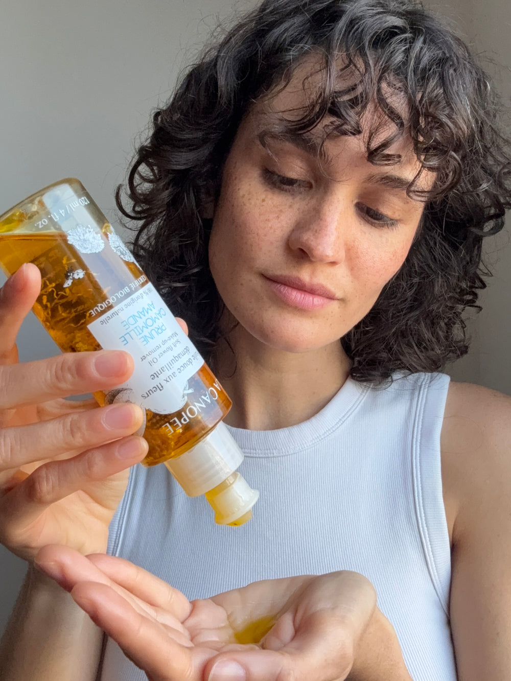 Huile douce aux fleurs démaquillante